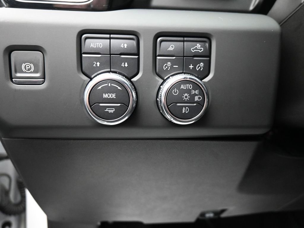 Used 2024 GMC Sierra 1500 AT4 w/ Technology Package AWD/4WD image 16