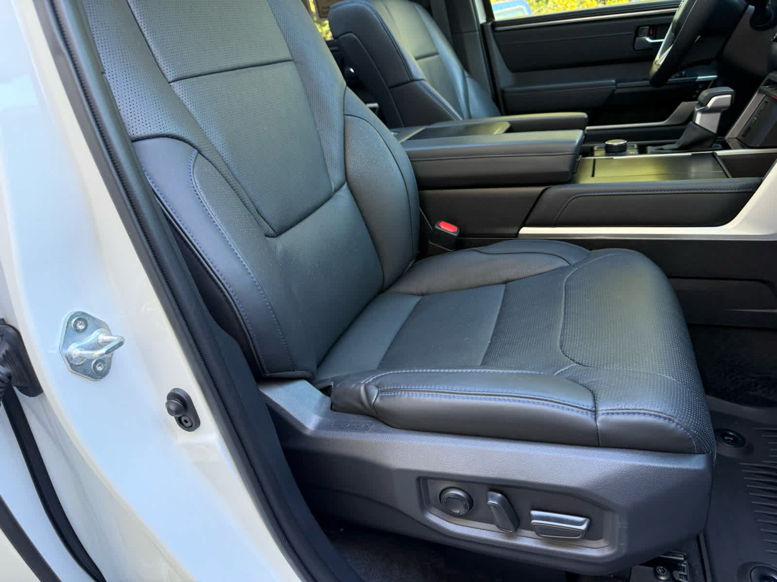 Used 2025 Toyota Tundra Platinum AWD/4WD image 7
