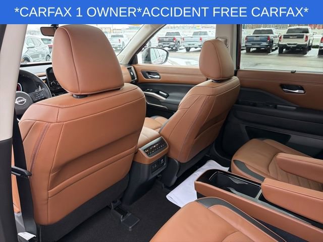 Used 2025 Nissan Pathfinder Platinum image 19