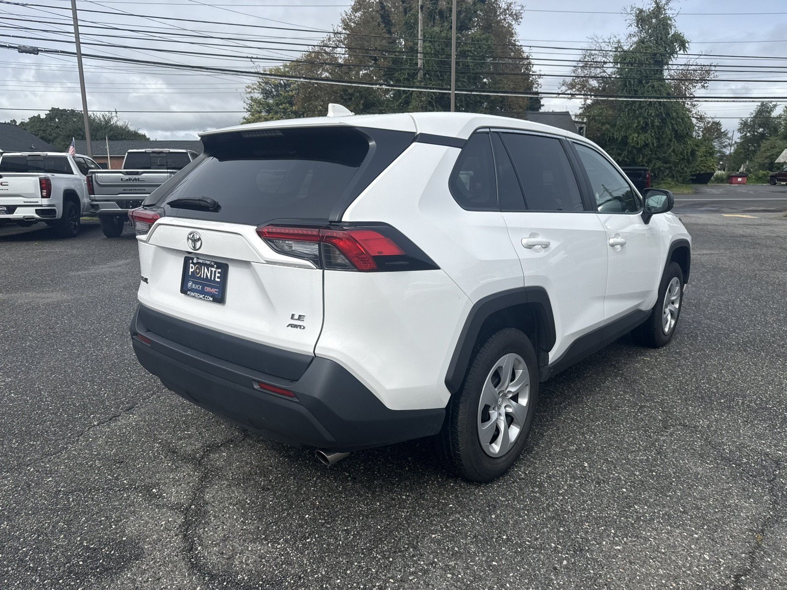 Used 2025 Toyota RAV4 LE AWD/4WD image 3