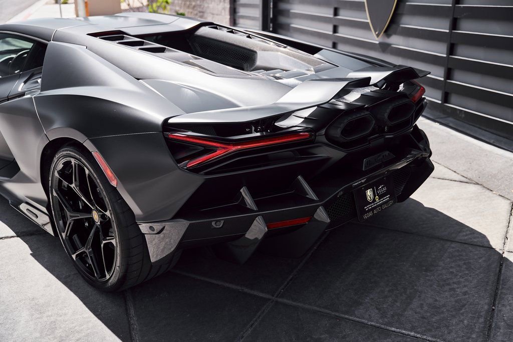Used 2025 Lamborghini Revuelto image 17