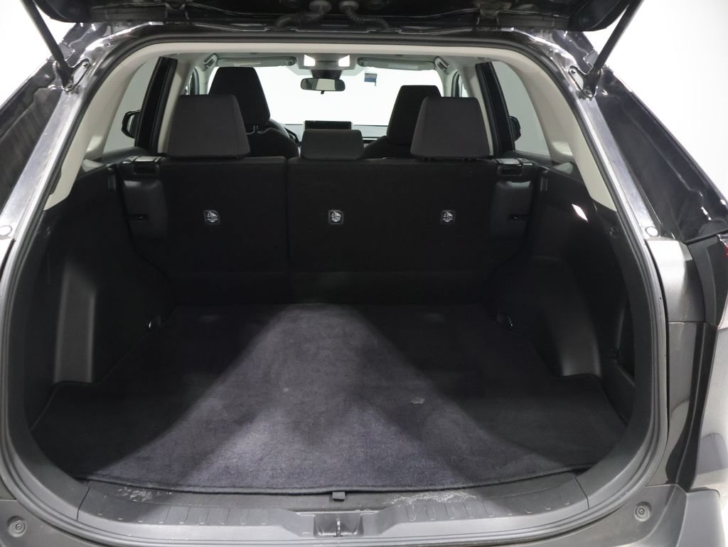 Used 2025 Toyota RAV4 XLE FWD image 4