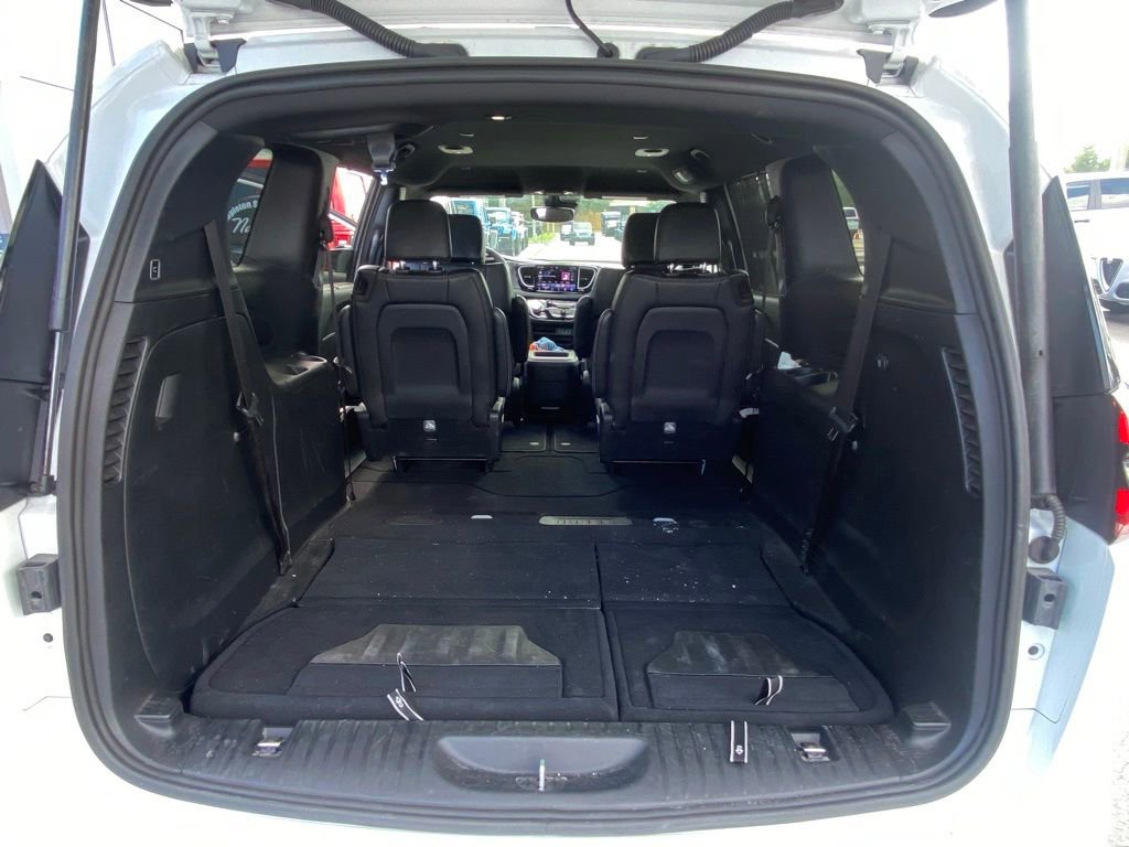 Used 2025 Chrysler Pacifica Select FWD image 27