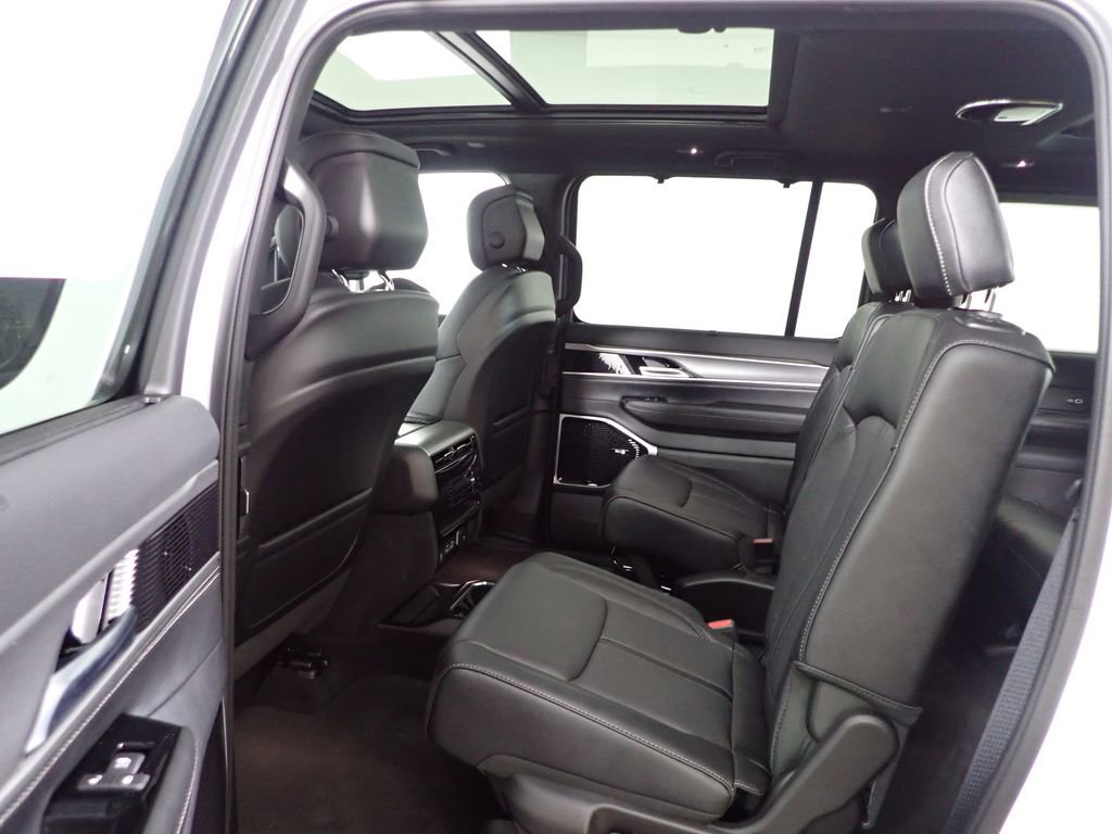 New 2026 Jeep Grand Wagoneer Limited AWD/4WD image 39
