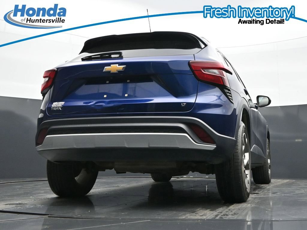 Used 2024 Chevrolet Trax LT w/ Driver Confidence Package FWD image 38