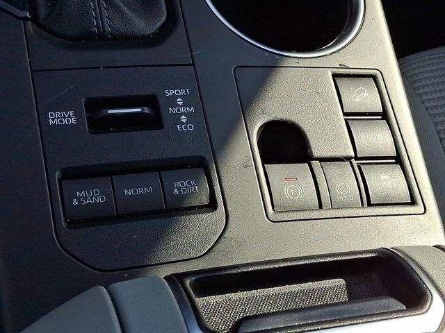 Used 2023 Toyota Highlander LE image 23