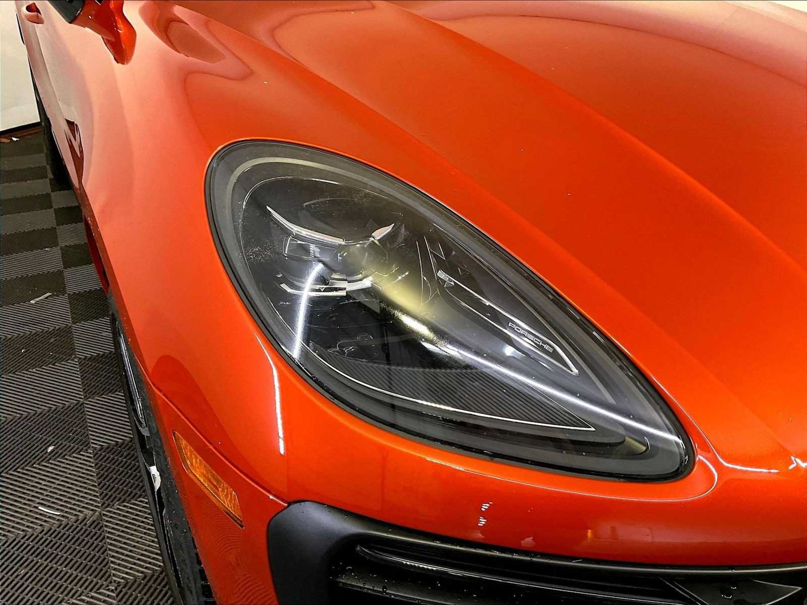 Certified 2024 Porsche Macan AWD/4WD image 12