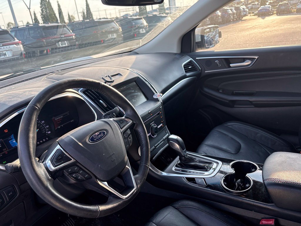Used 2015 Ford Edge Titanium w/ Technology Package FWD image 4