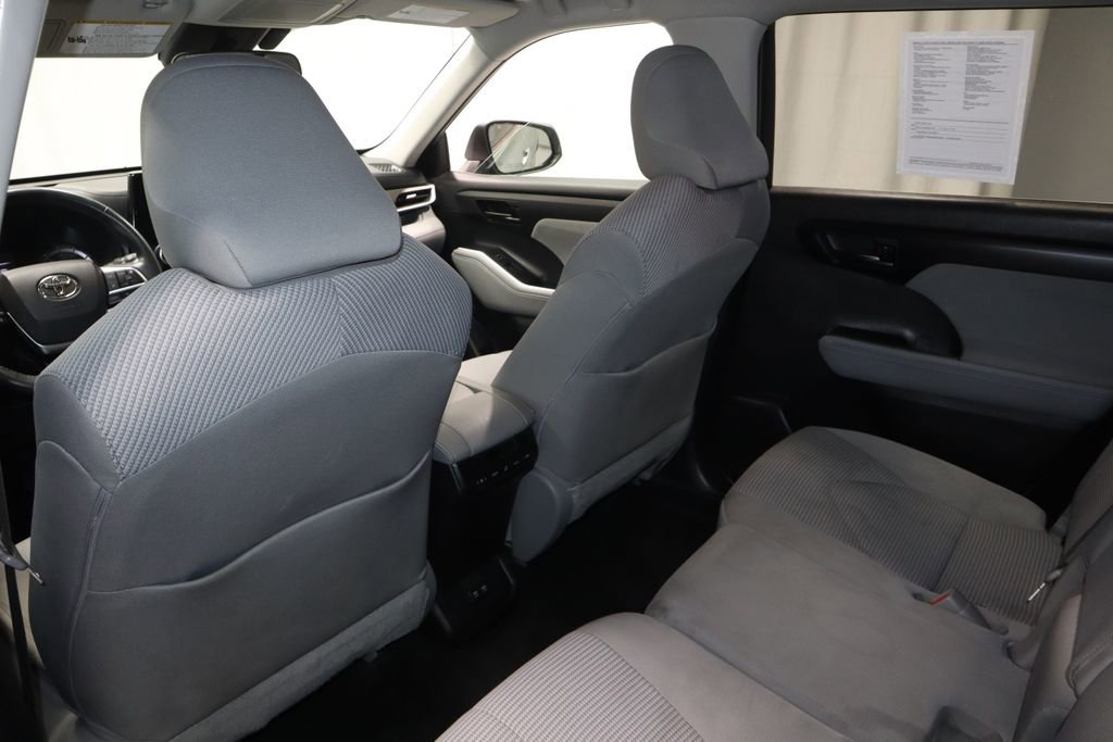 Used 2021 Toyota Highlander LE image 20