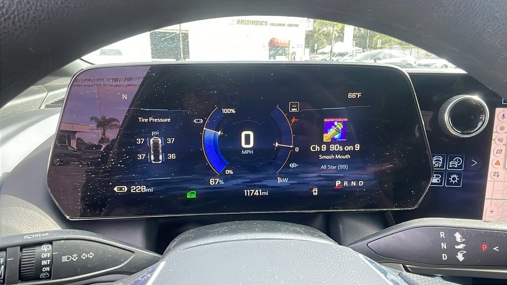 Used 2025 Chevrolet Equinox EV LT FWD image 24