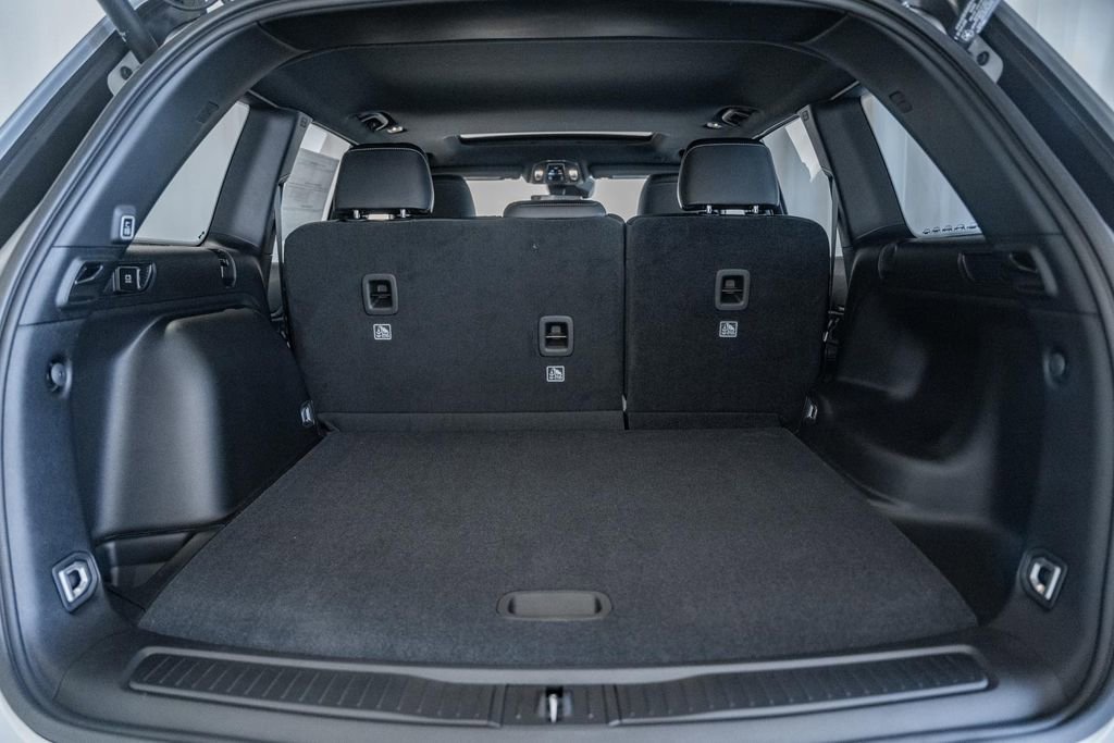 New 2025 Jeep Grand Cherokee Altitude image 9