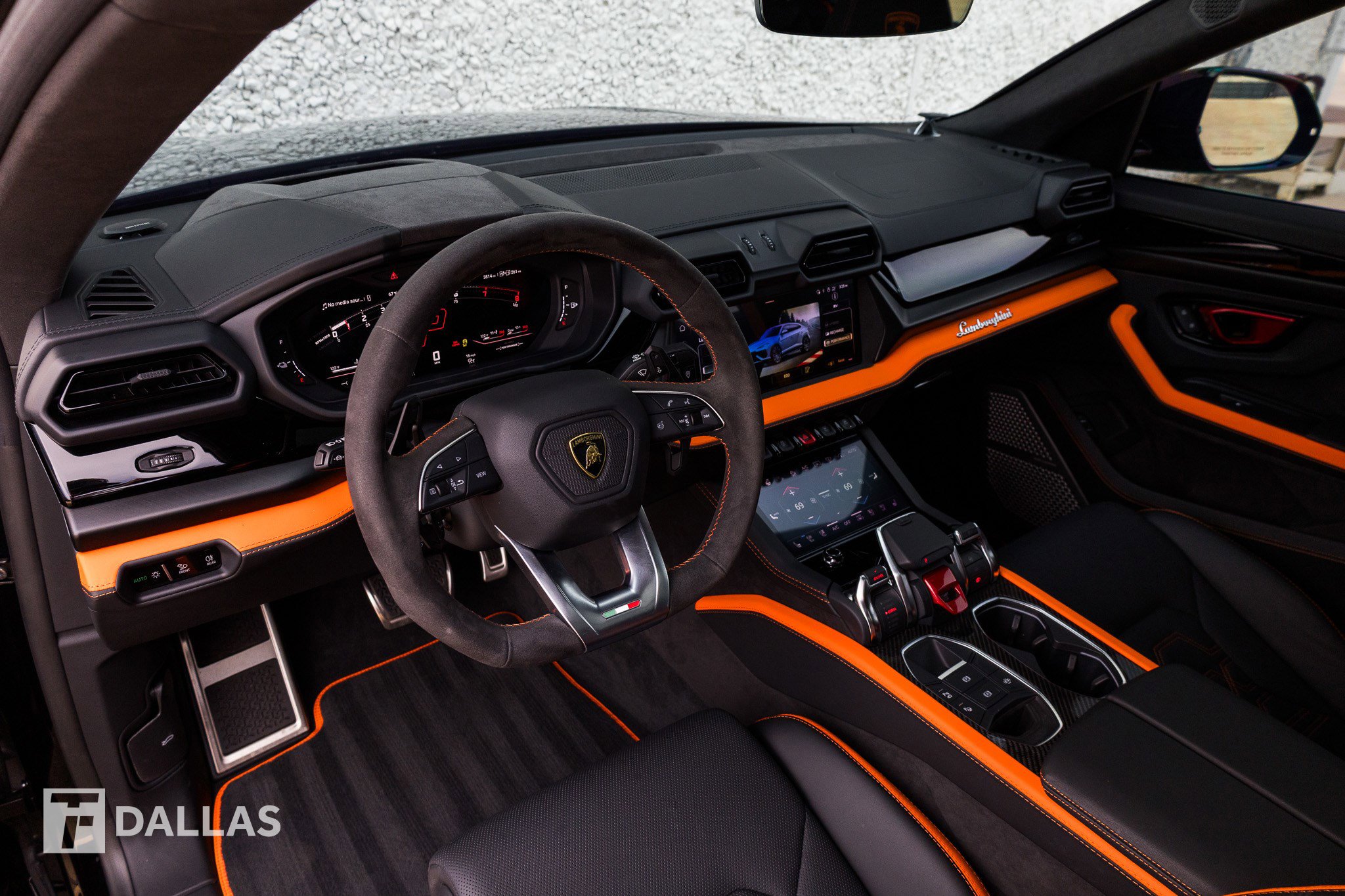 Used 2025 Lamborghini Urus SE image 25