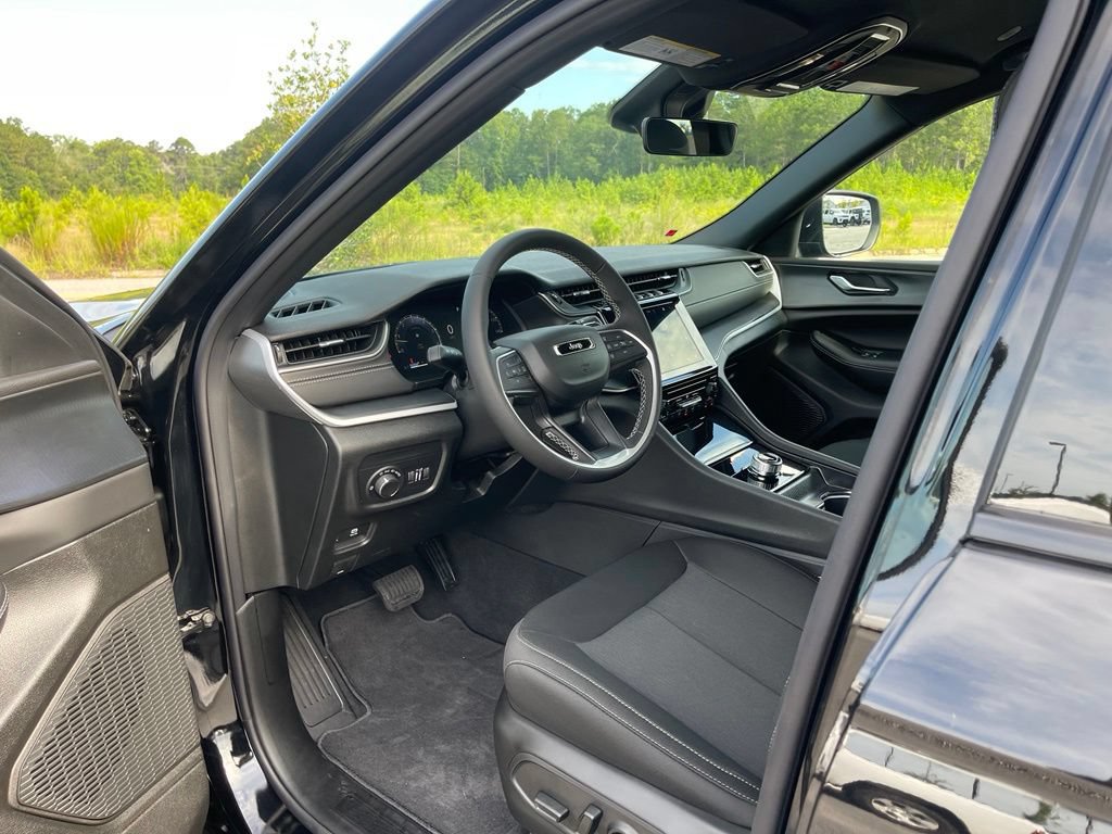 New 2026 Jeep Grand Cherokee Laredo RWD image 33