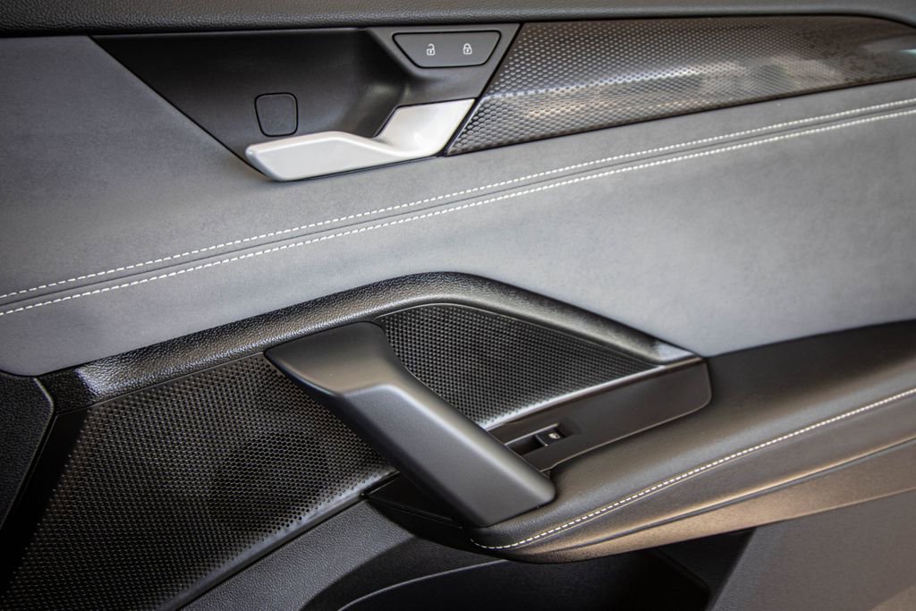 Certified 2025 Volkswagen Tiguan SE image 22