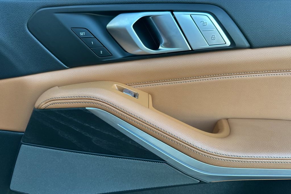 Used 2021 BMW X7 xDrive40i w/ M Sport Package image 20