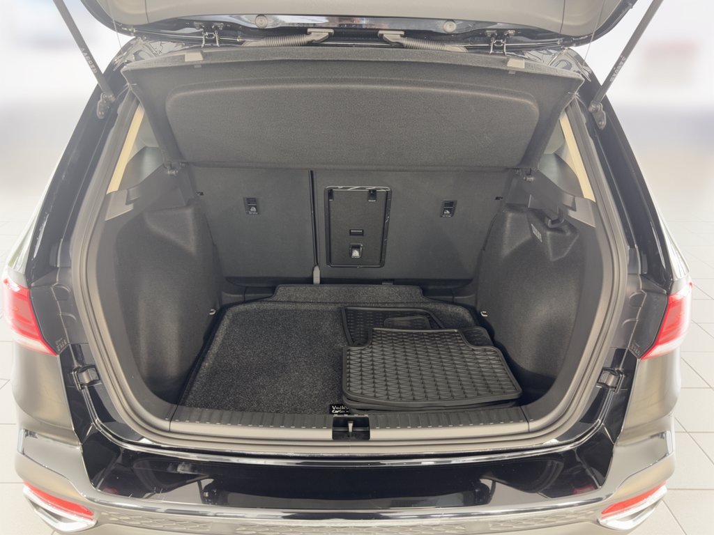 Used 2023 Volkswagen Taos SE w/ Panoramic Sunroof Package FWD image 28