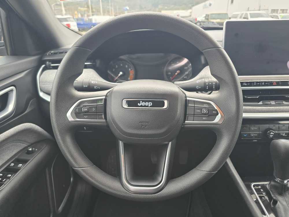 Used 2023 Jeep Compass Sport image 11