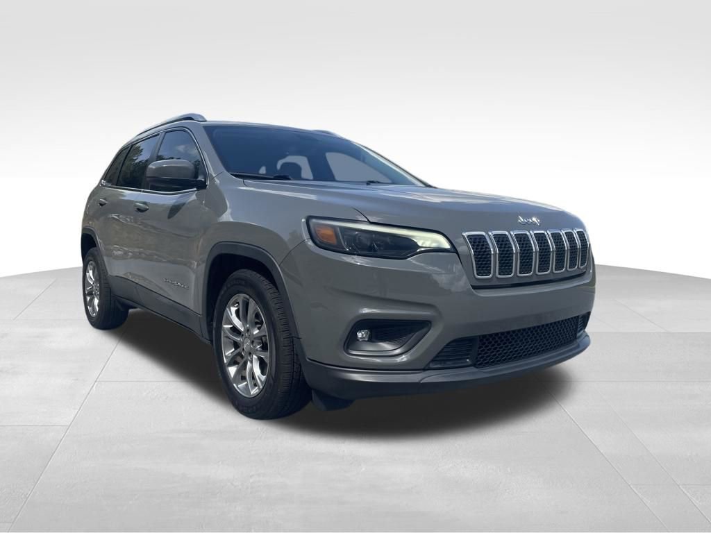 Used 2019 Jeep Cherokee Latitude Plus w/ Comfort/Convenience Group image 3