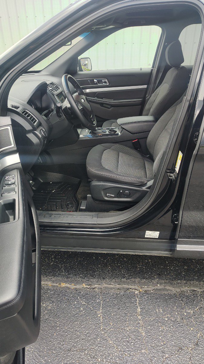 Used 2017 Ford Explorer XLT w/ Equipment Group 201A FWD image 16