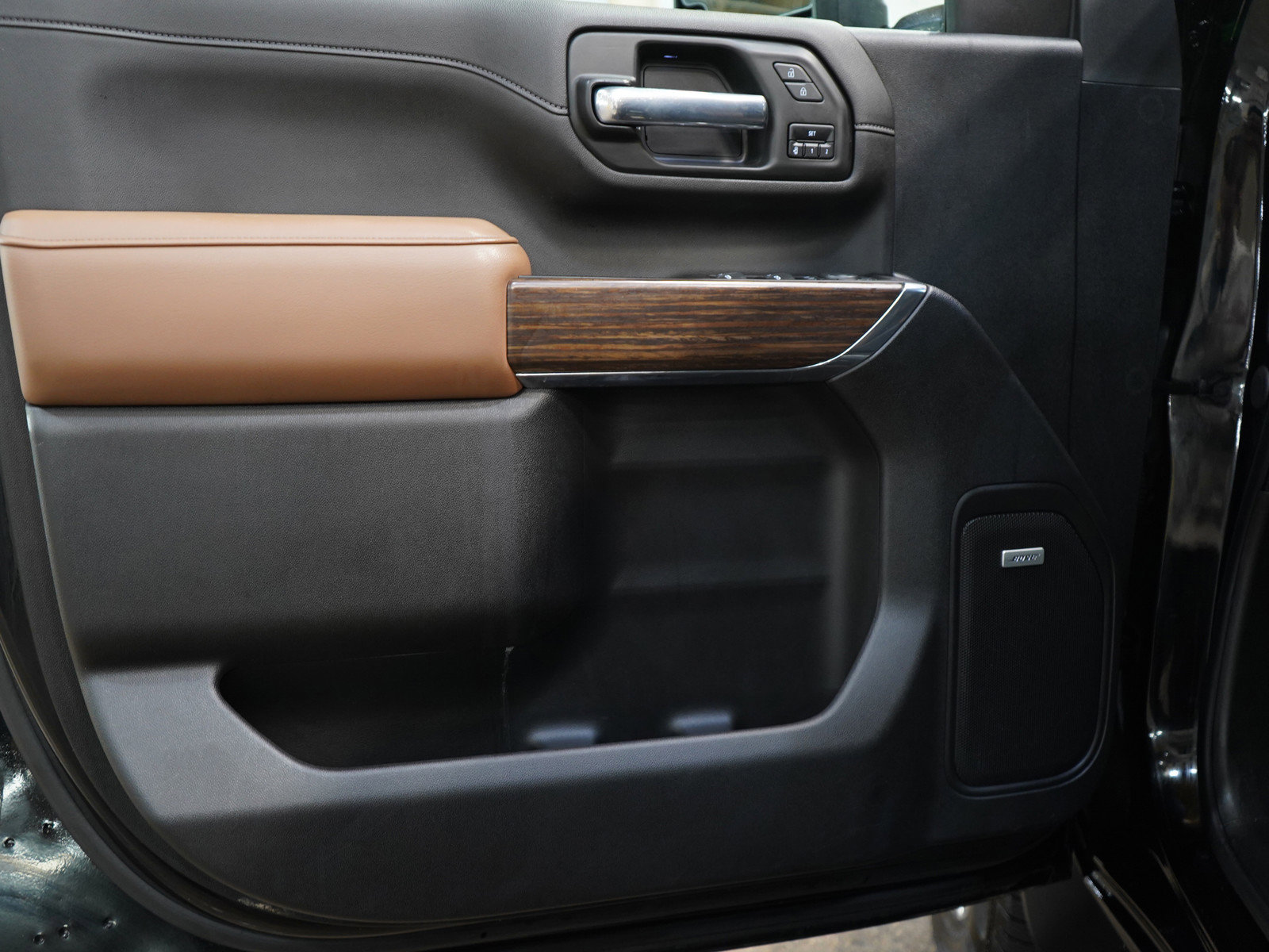 Used 2022 Chevrolet Silverado 2500 High Country w/ Z71 Off-Road Package image 18