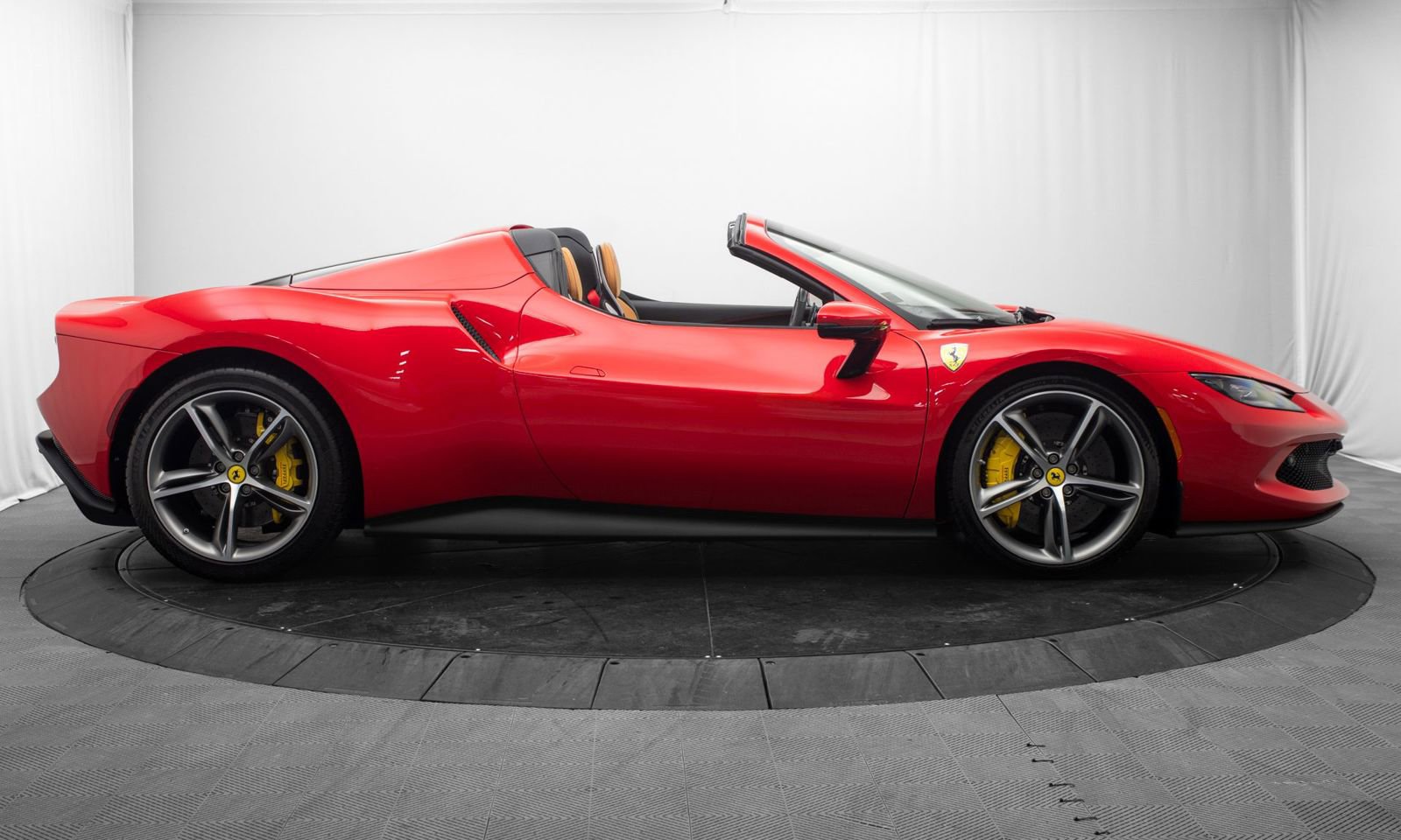 Used 2025 Ferrari 296 GTS RWD image 2