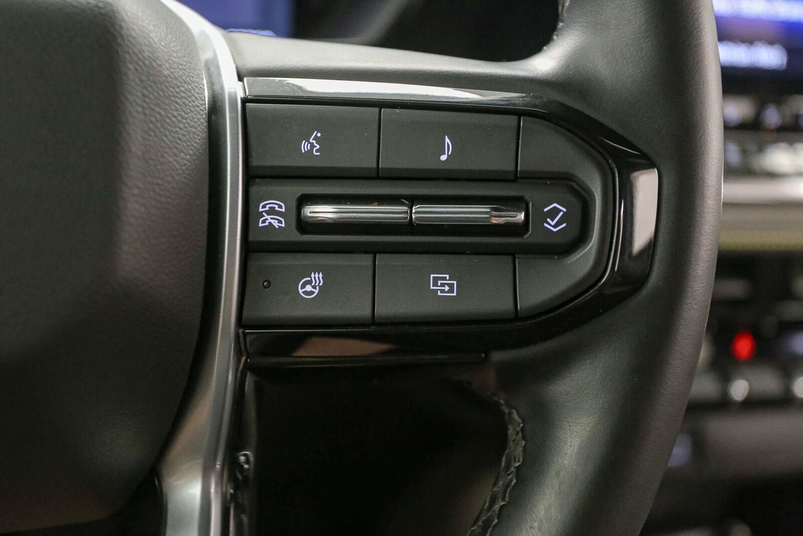 Used 2025 Chevrolet Colorado ZR2 w/ Technology Package AWD/4WD image 35