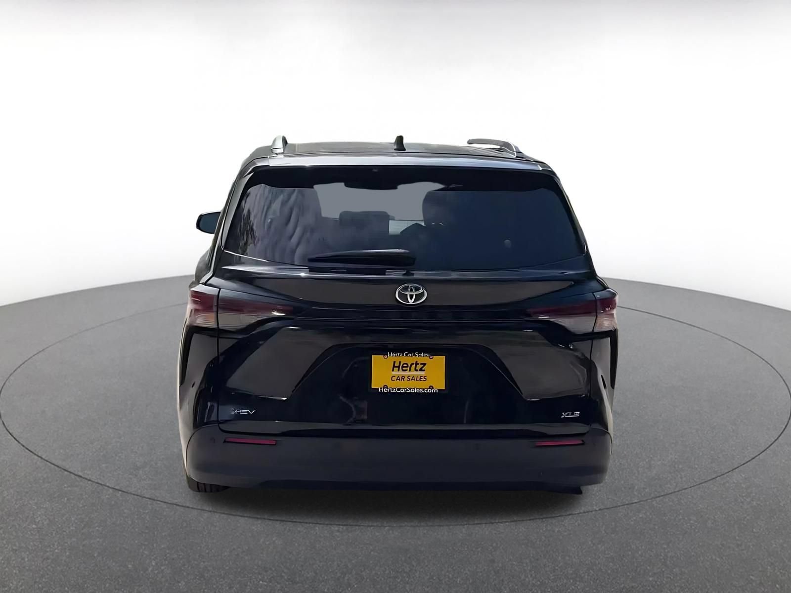 Used 2025 Toyota Sienna XLE FWD image 12
