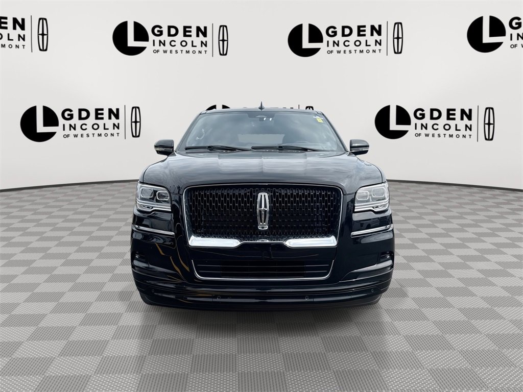 Used 2024 Lincoln Navigator Reserve image 3