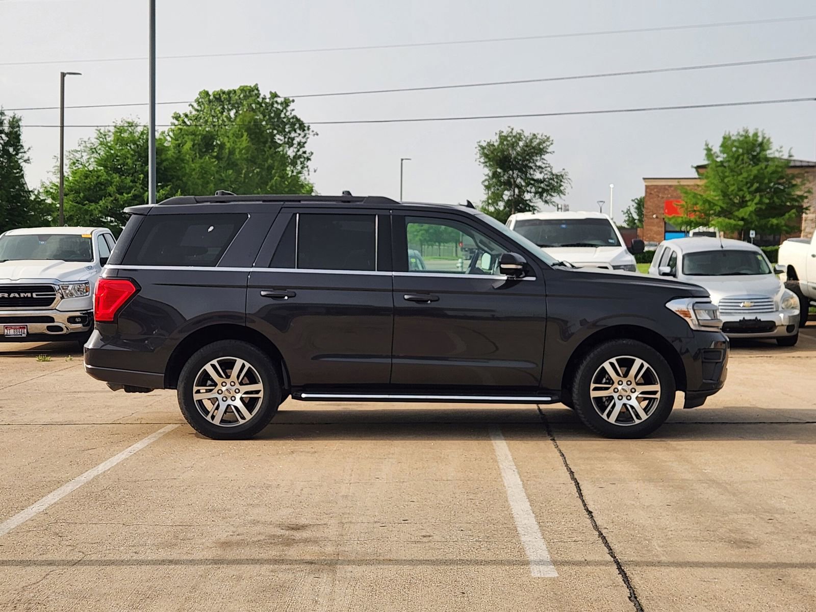 Used 2022 Ford Expedition XLT RWD image 7