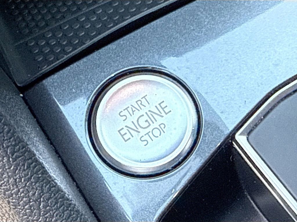 Used 2020 Volkswagen Tiguan SE R-Line image 36