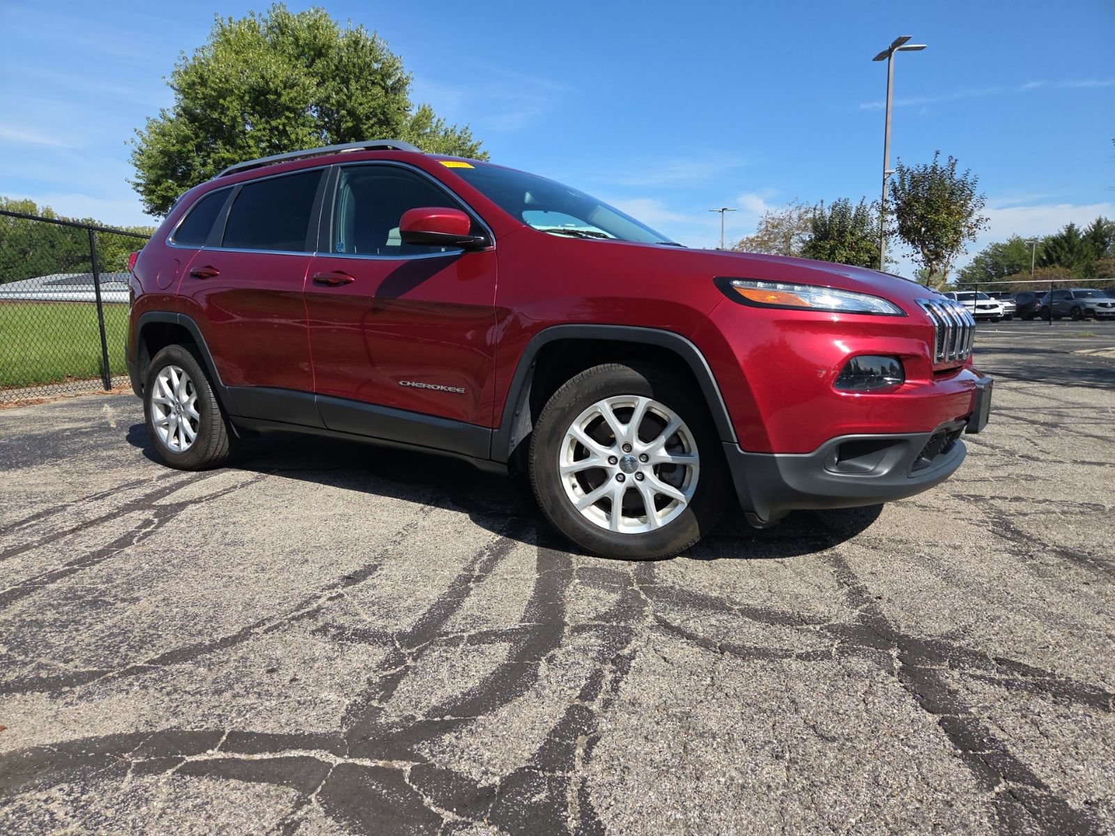 Used 2016 Jeep Cherokee Latitude FWD image 3