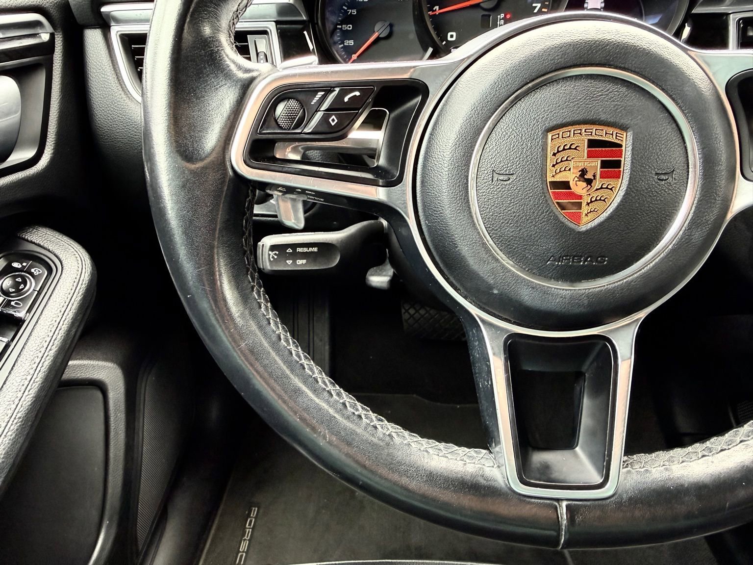 Used 2018 Porsche Macan Sport Edition image 25