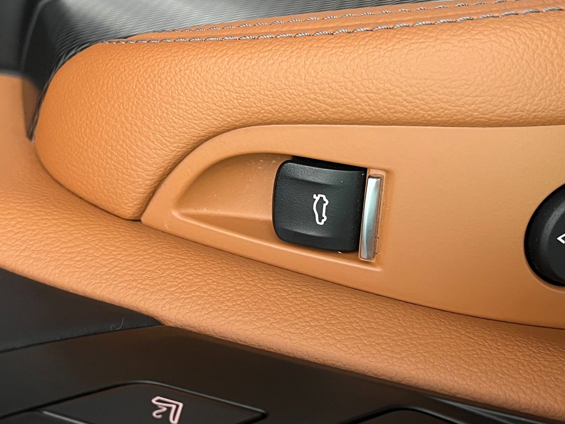 Used 2022 BMW X5 M50i w/ Executive Package image 70