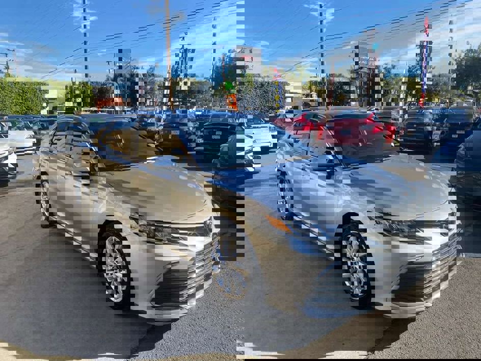 Used 2024 Toyota Camry LE image 10