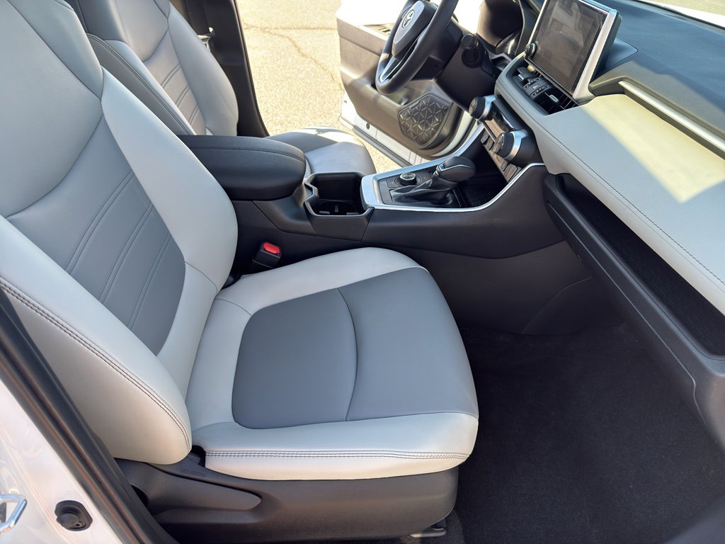 Used 2024 Toyota RAV4 XLE Premium image 31