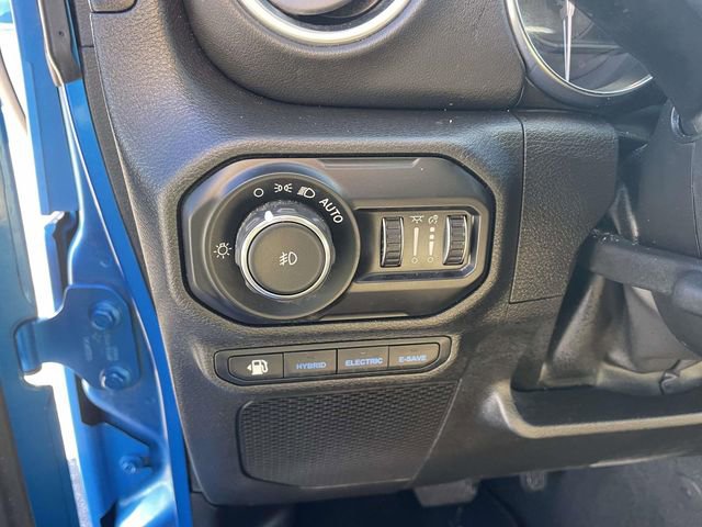 Used 2022 Jeep Wrangler Unlimited Sahara w/ Cold Weather Group image 17