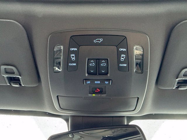 Used 2024 Toyota Sienna XLE AWD/4WD image 31