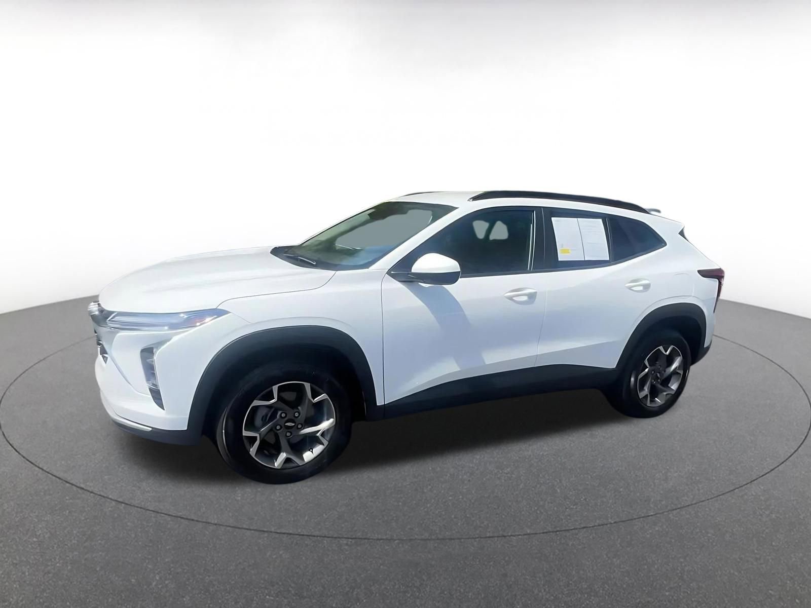 Used 2025 Chevrolet Trax LT w/ LT Convenience Package FWD image 8