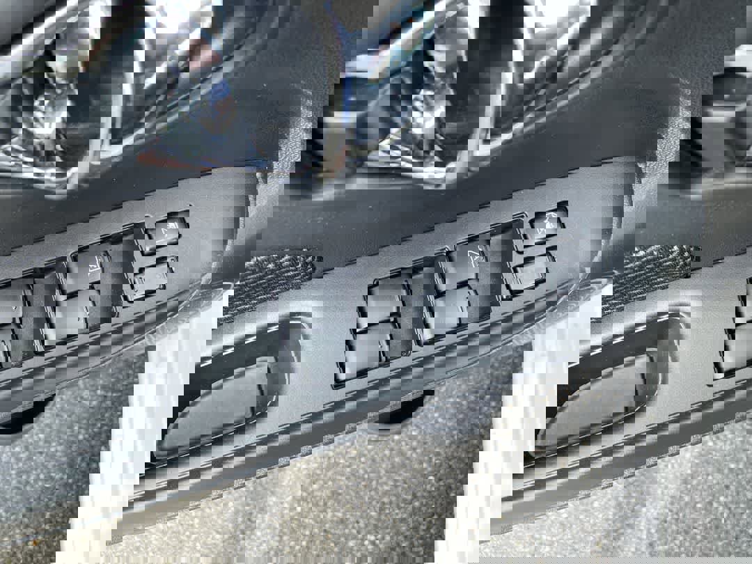 Used 2019 Nissan Versa SV FWD image 13