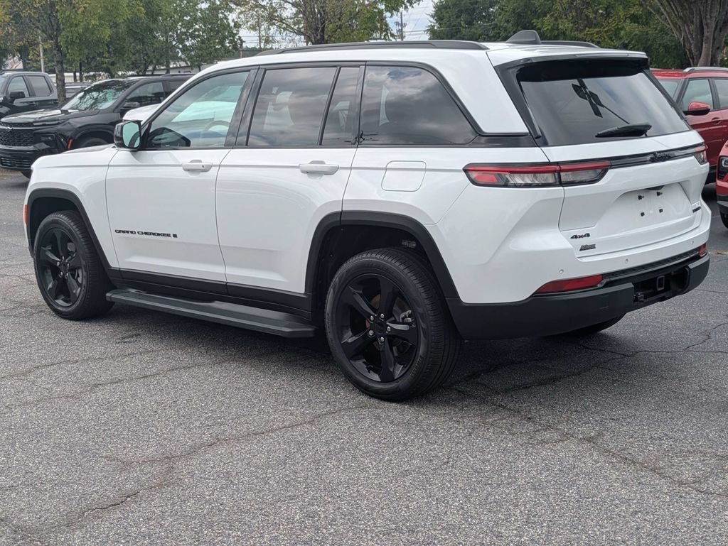 Used 2025 Jeep Grand Cherokee Limited w/ Black Appearance Package AWD/4WD image 6