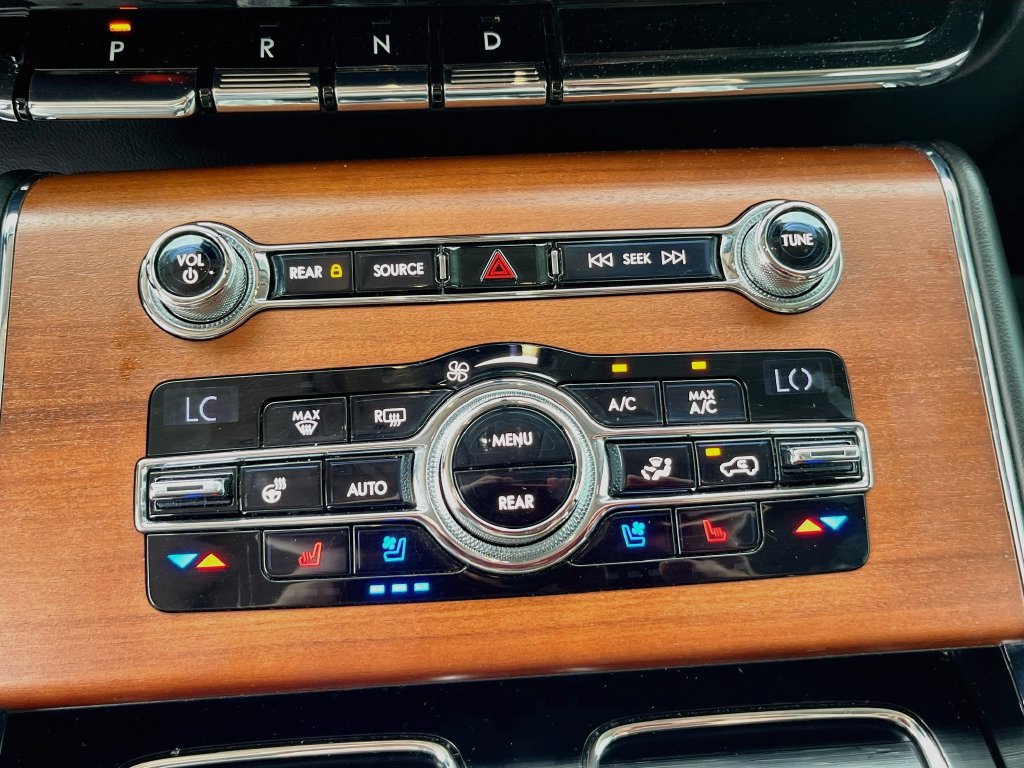 Used 2020 Lincoln Aviator Reserve w/ Equipment Group 201A AWD/4WD image 16