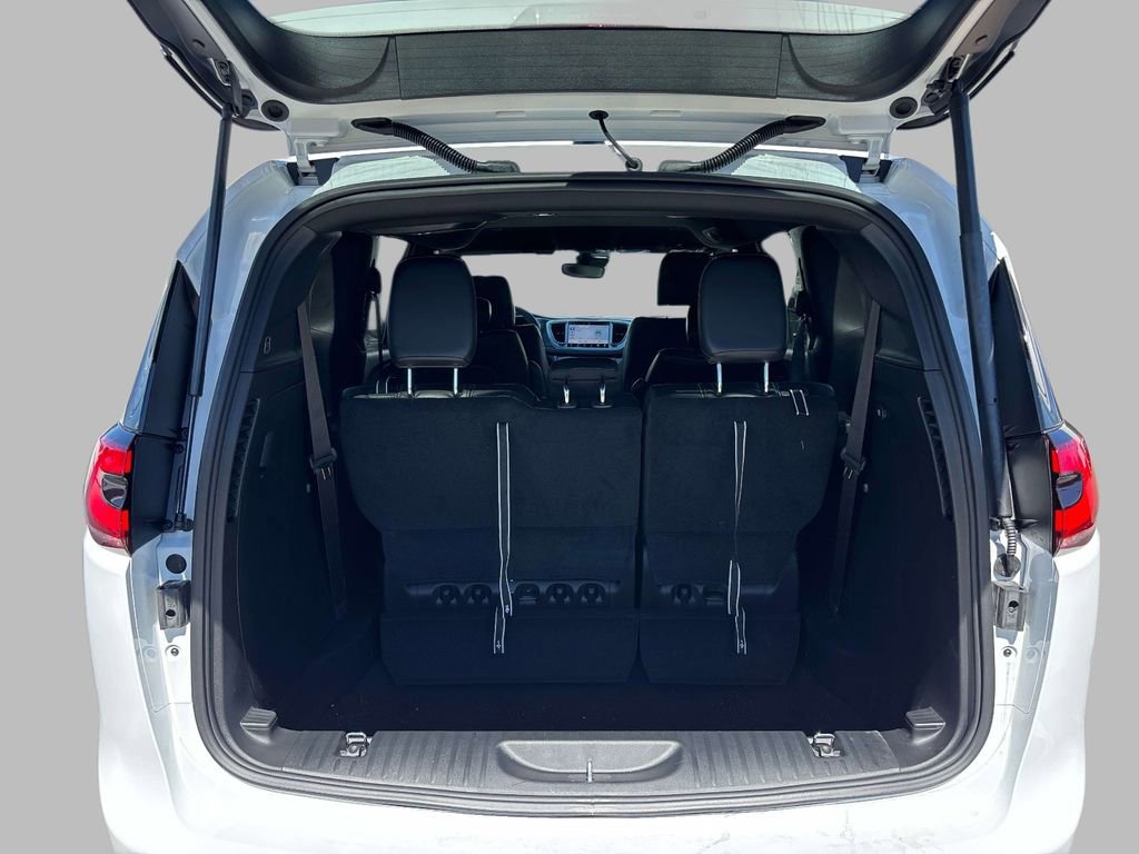 New 2026 Chrysler Pacifica Select AWD/4WD image 8