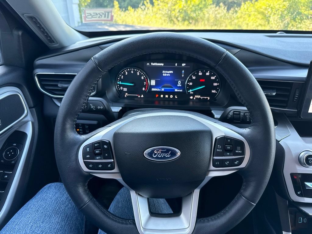 Used 2024 Ford Explorer XLT w/ Equipment Group 202A AWD/4WD image 21