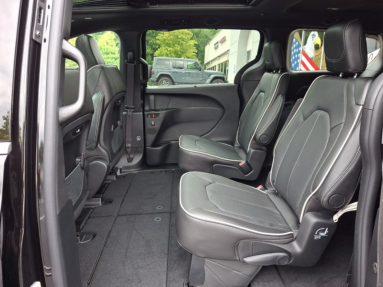 New 2027 Chrysler Pacifica Limited AWD/4WD image 6