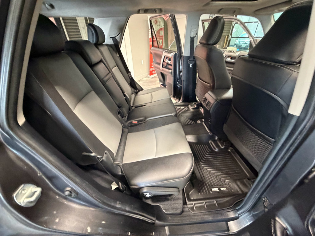 Used 2017 Toyota 4Runner SR5 AWD/4WD image 59