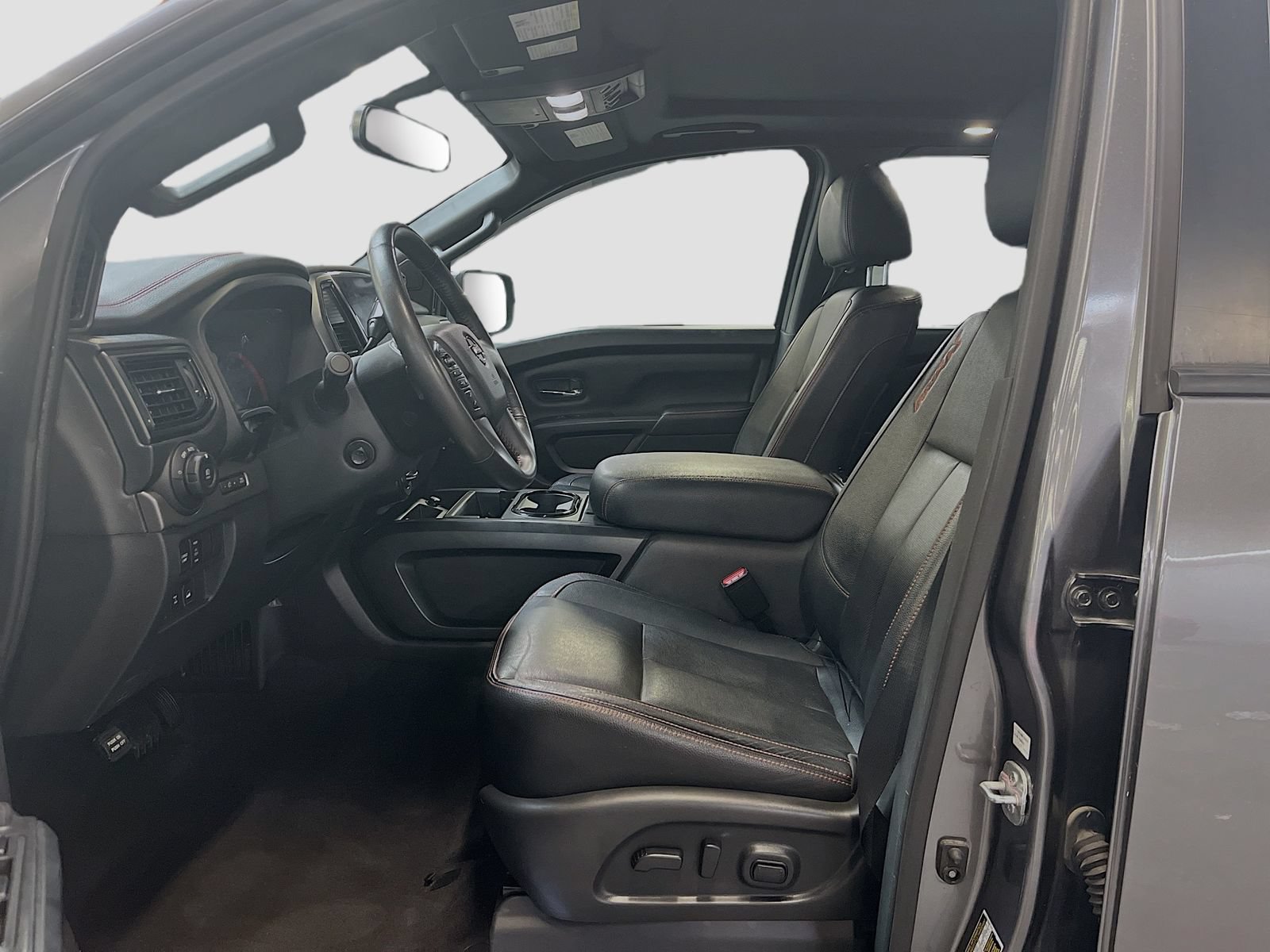 Used 2022 Nissan Titan PRO-4X w/ Pro-4x Convenience Package AWD/4WD image 22