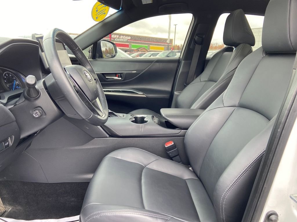 Used 2023 Toyota Venza Nightshade image 10