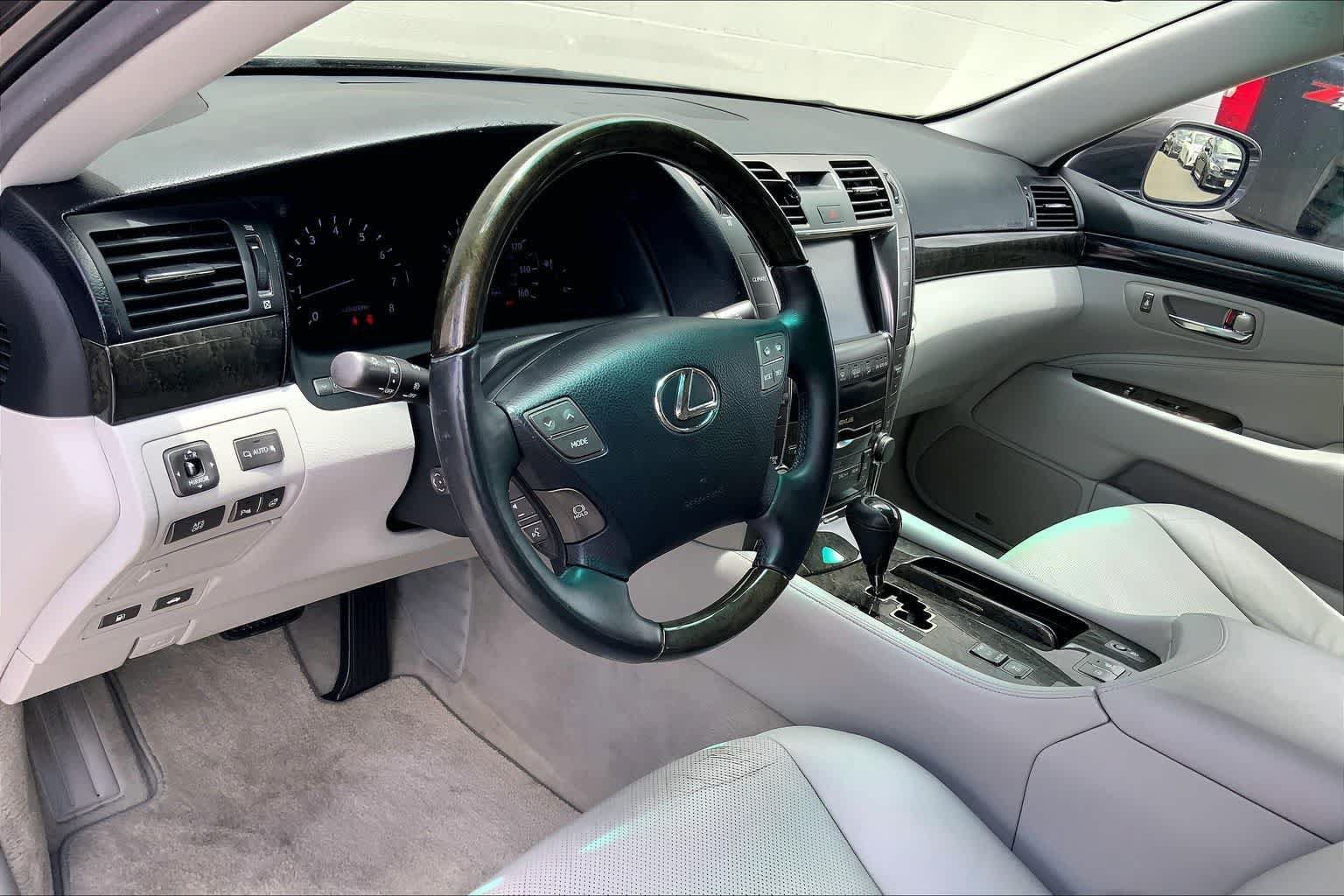 Used 2007 Lexus LS 460 RWD image 2