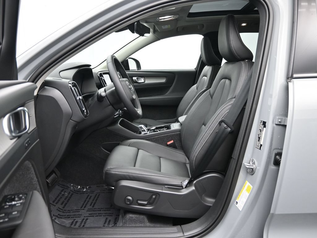 Used 2025 Volvo XC40 B5 Ultra w/ Climate Package AWD/4WD image 29