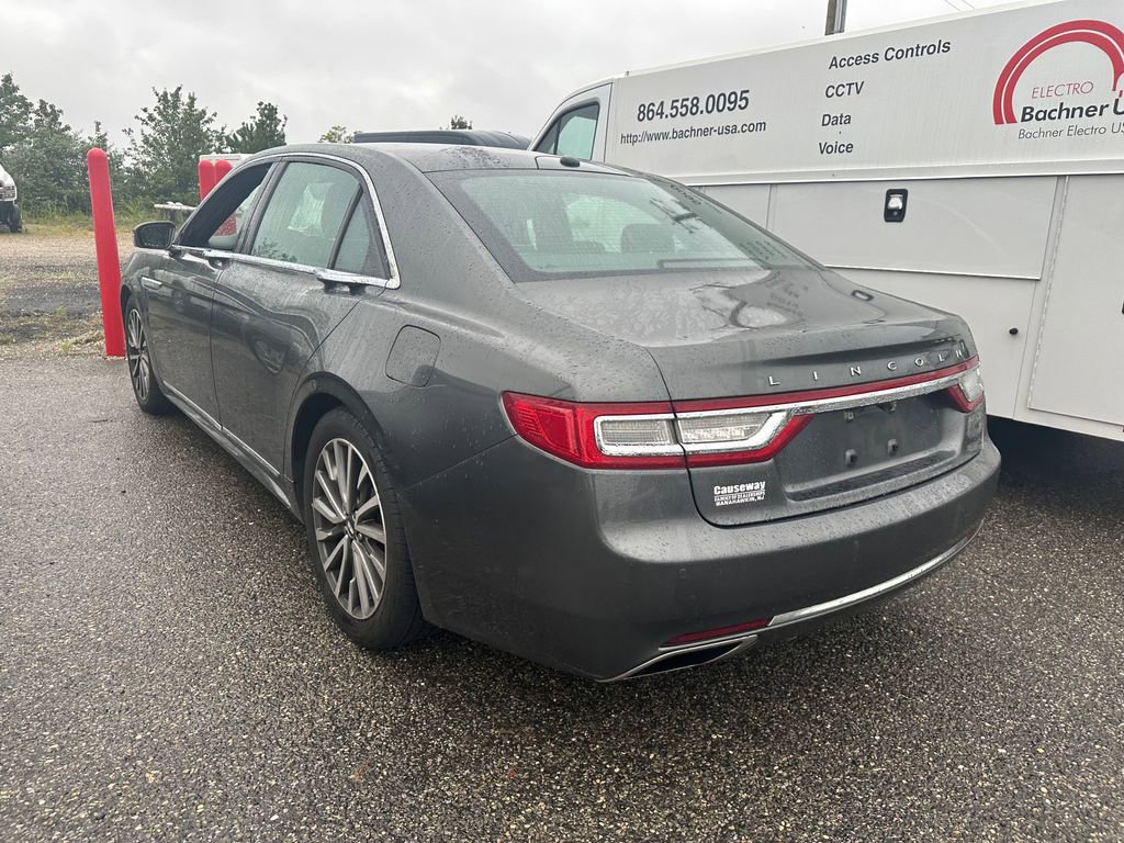 Used 2017 Lincoln Continental Select image 3